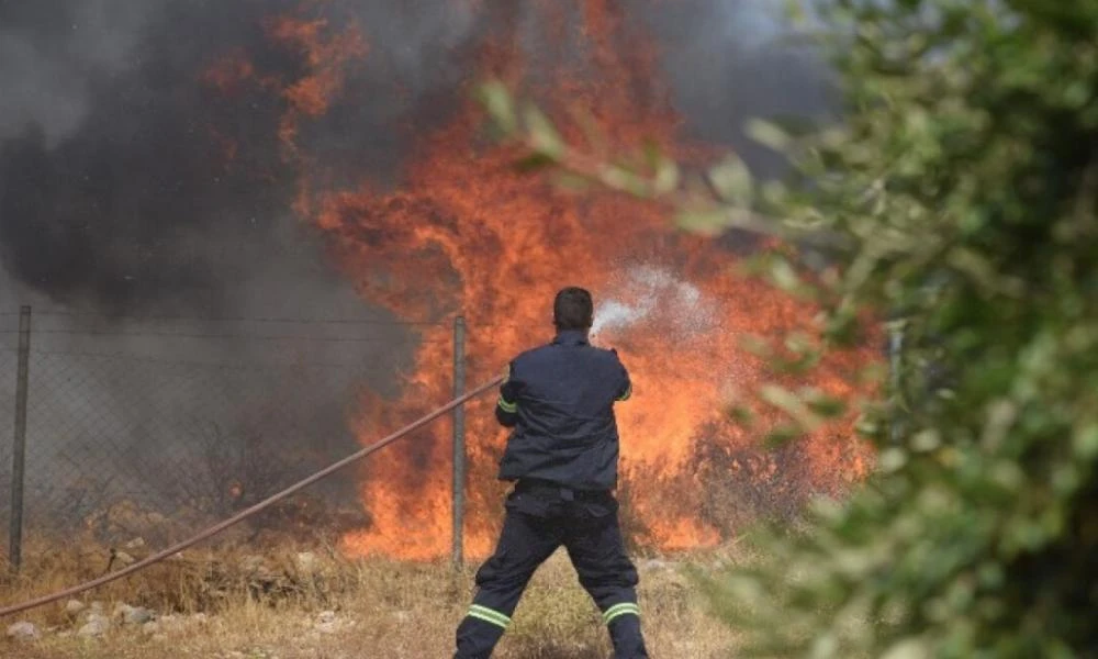 Πυρκαγιά στα Χανιά - Δήμαρχος Καντάνου-Σελίνου: Προσεγγίζει σπίτια στην Κάτω Μάζα - Πολλά τα μέτωπα (βίντεο)